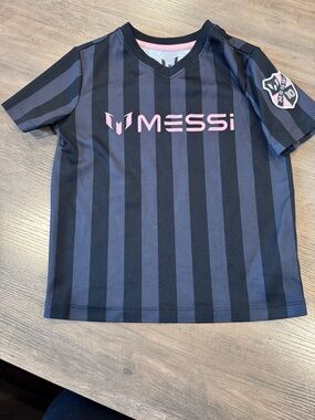 Messi Kids' Black & Navy Stripe Soccer Jersey - Pink Logo